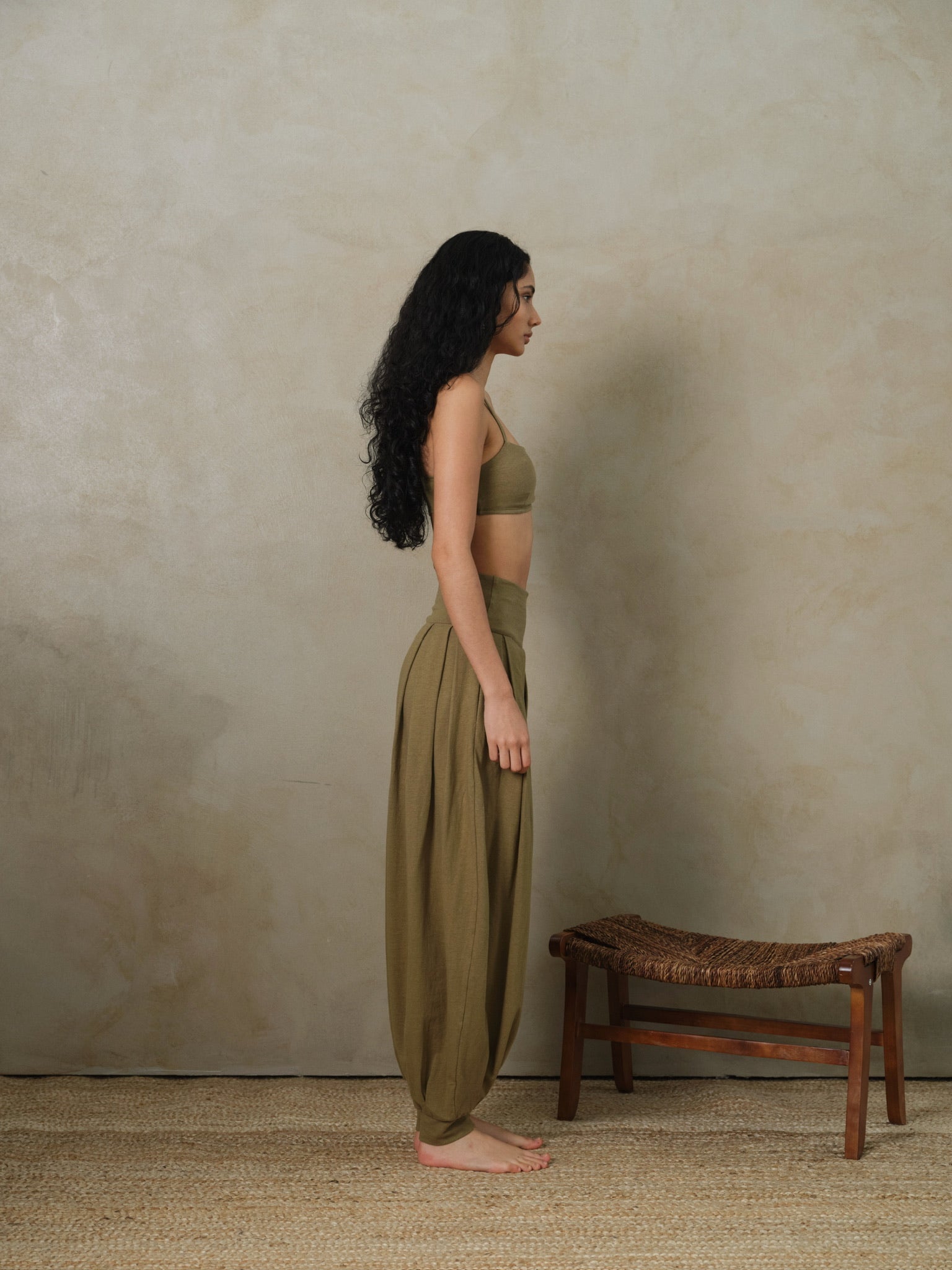 Plant-Dyed Pleated Knit Pants