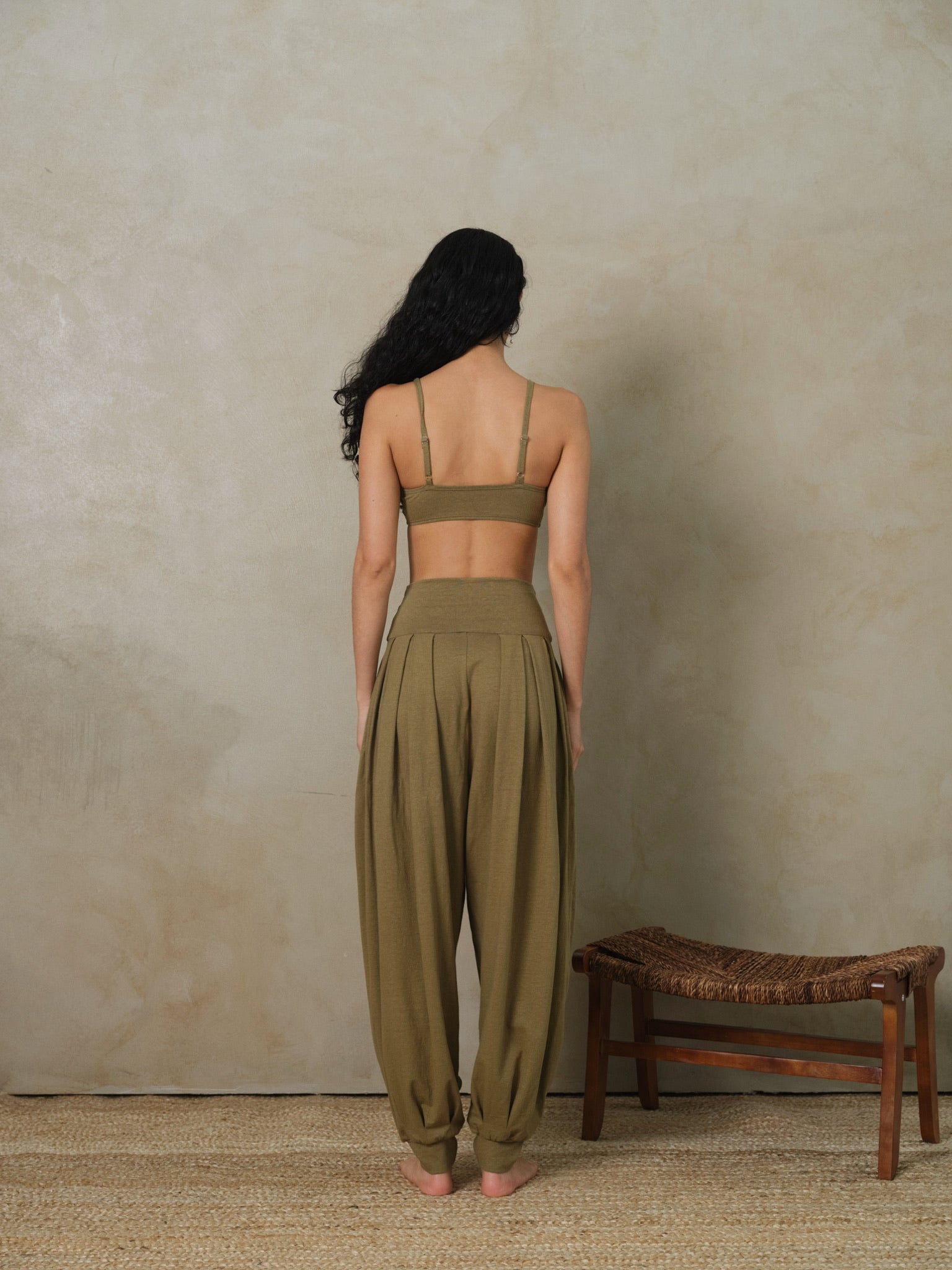 Plant-Dyed Pleated Knit Pants